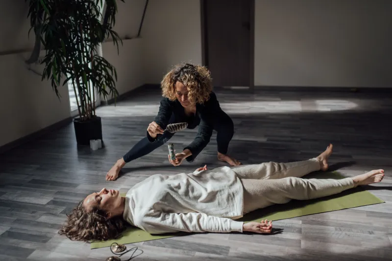 Forger votre empreinte vibratoire : l'art de développer une signature énergétique unique comme praticien